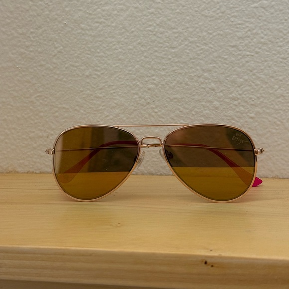 Betsey Johnson reflective aviator sunglasses - Picture 3 of 5